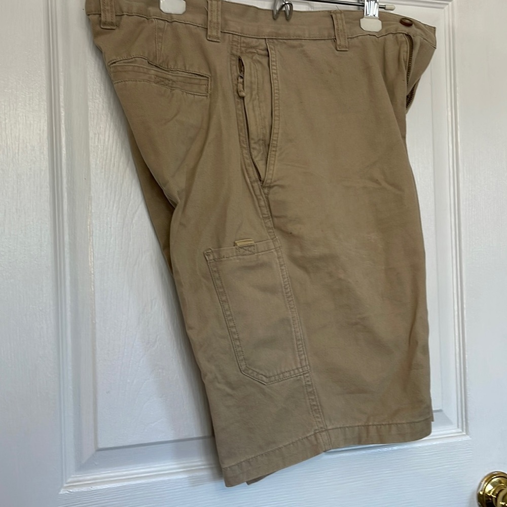 Mens Perry Ellis khakis shorts, size 32